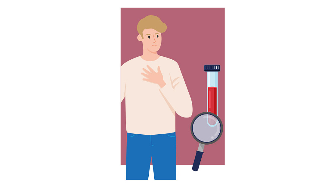 Illustration einer besorgt dreinblickenden Person, die sich die Brust hält, mit einem großen, mit Blut gefüllten Reagenzglas und einem Vergrößerungsglas daneben, vor einem kastanienbraunen Hintergrund.