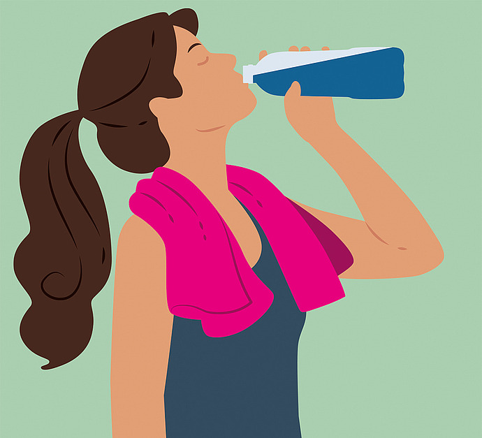 Eine Frau trinkt nach dem Sport aus einer Wasserflasche. Im Text geht es darum, was den Nieren gut tut.