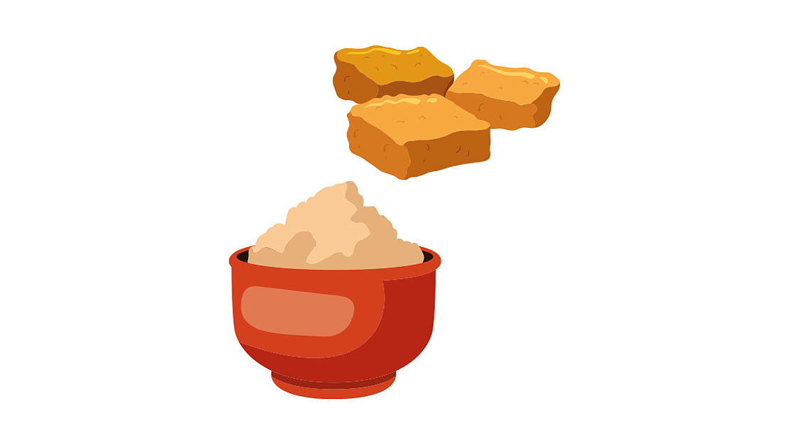Illustration einer roten, mit Reis gefüllten Schüssel, über der drei goldbraune Tofuwürfel abgebildet sind, vor einem weißen Hintergrund.